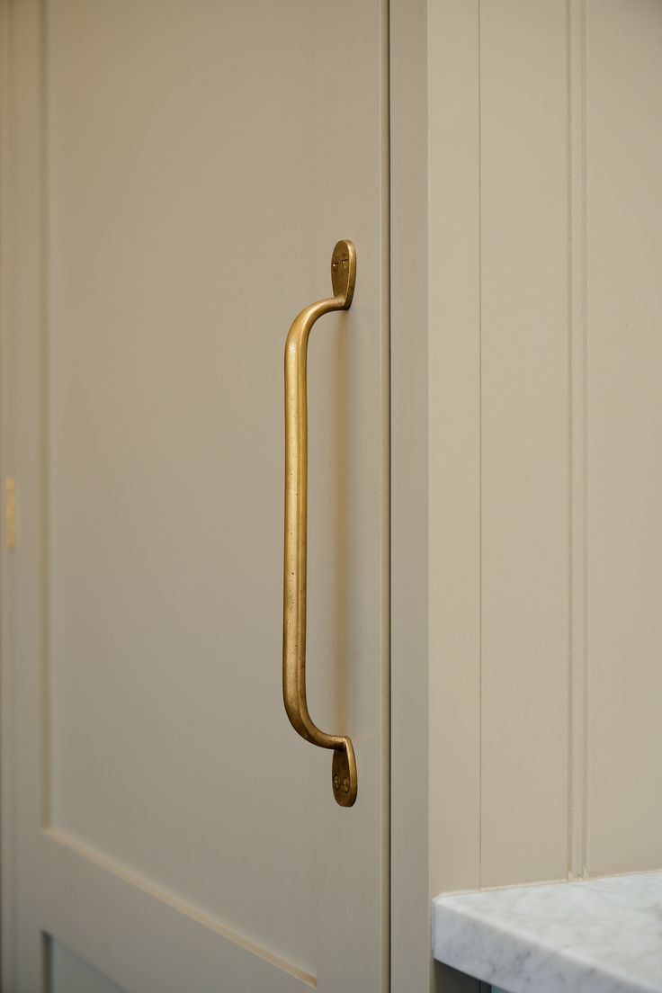 Front Screw Handles – Straight Squares